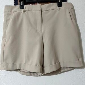 Cream White House Black Market shorts #preppy#vacation